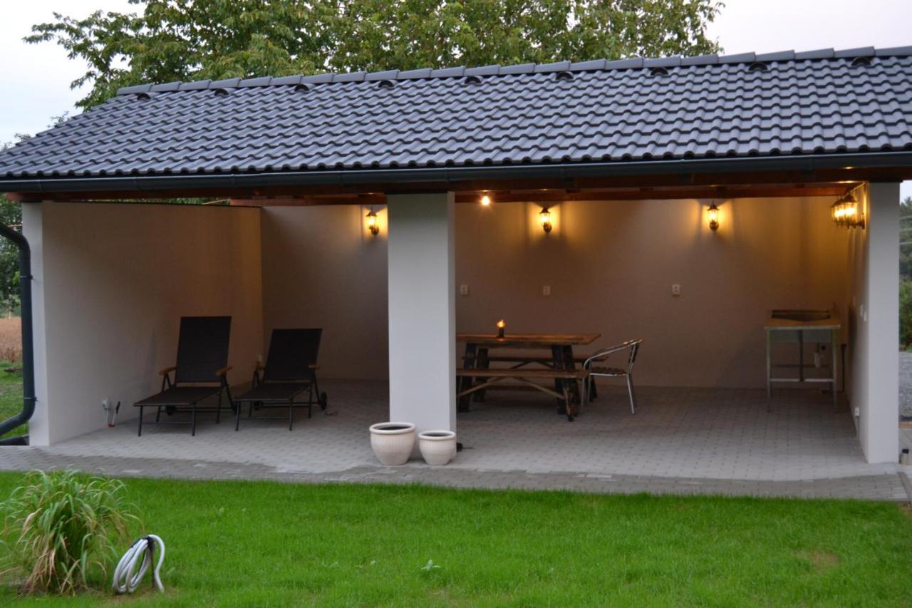 Chalupa Na Samote S Virivkou Tabor Exterior photo